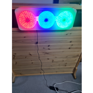 터치하면 LED 색상이 변화